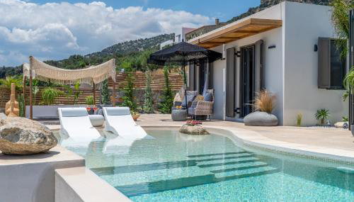 Mnḗmē Suites & Villas - Foto 2, sunbed