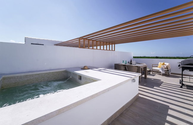 Exclusive Penthouse With Picuzzi Steps From Beach - Foto 21