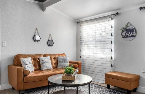 MODERN - Mins to Beach - Walk to Downtown - Free parking - Foto 1