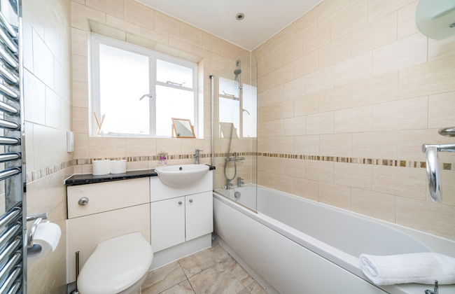 2 Bedroom Flat in Heart of Battersea near Station - Photo 16