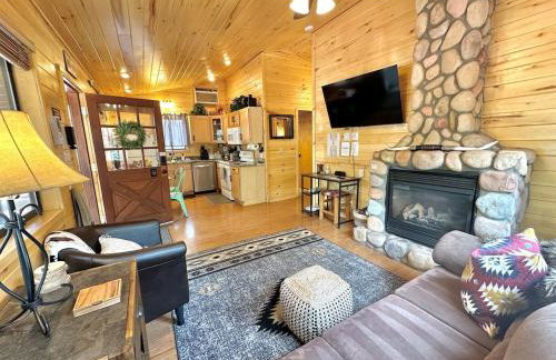 Western theme! Amazing Spa, Fireplace and Deck! - Foto 15
