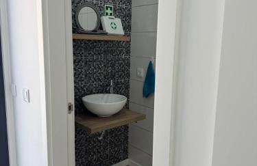 B - Elegent 2 Bedroom Modern Townhouse - Foto 26