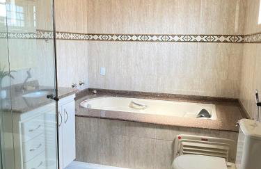 Casa Vento Verde - 5 suítes, piscina aquecida e cozinha gourmet - Foto 5