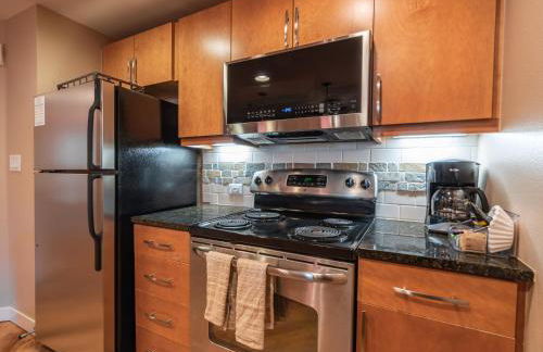 Fraser Crossing 1BR Condo | Hot Tub Access + Walk to Lifts - Foto 13