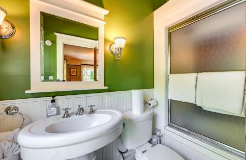 Historic Auburn House on 37 Acres with Private Lake! - Foto 21