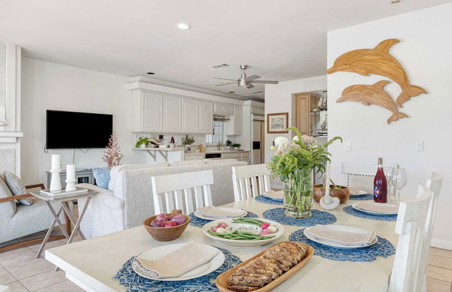 Canalfront Charmer by Avantstay Waterfront w/ Shared Dock + Hot Tub - Foto 12