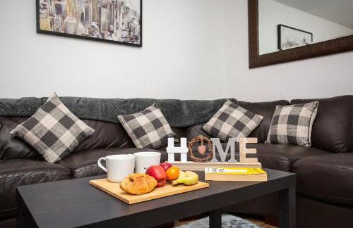 Modern 2BR Pad - 4 Min to Station, Fast WiFi and Smart TVs! - Foto 12