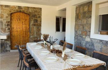Villa with stunning Mountain Views and Authentic Croatian Stone House near Split and Sea - Photo 2