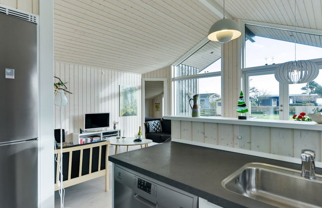 "Sighfrith" - 150m from the sea - Photo 46