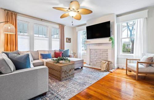 Roberson House Private Pool Walk to DT Sleeps 12 - Foto 27