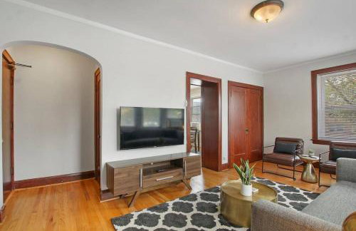 Prime City Stay in a 1BR Apartment - Cullom F2 - Photo 5