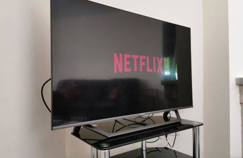 Goldthorn Wolverhampton sleeps 5 long term comfortably and families - Foto 7