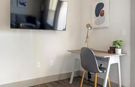 Landing Amazing 1BD Courtyard Pool - Photo 12