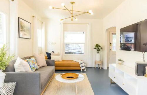 Little Italy 3BD Home with Huge Patio & Backyard - Foto 26