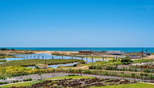 Bayline - Beachfront Bliss & Spa by Bedzy - Photo 2