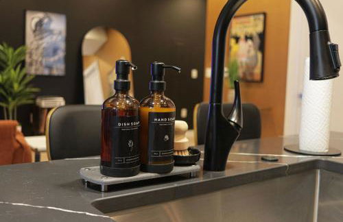 Unit 8 Spacious 2BR Penthouse Sleeps 8 - Photo 6