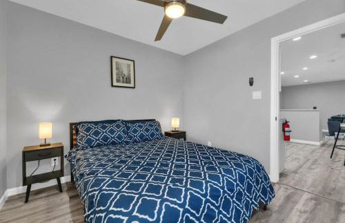 Easygoing 1BR Retreat near Dining and Fun Spots - Foto 7