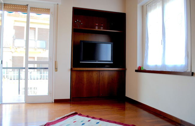 Bnbook - Sesto Calende Train Station - Foto 19