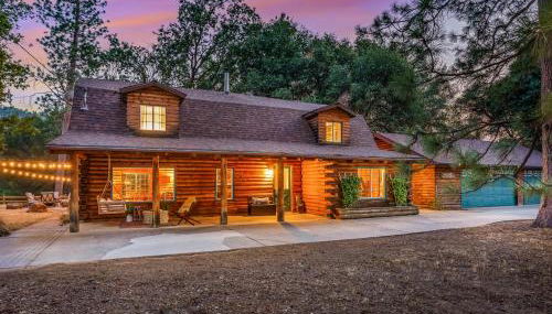 Log Cabin w/ pool, spa, game room, sleeps 20 - Foto 2