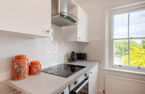 Chic 1BR Teddington Apartment Modern & Bright - Photo 11