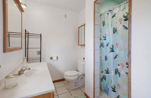 Mountain Home w/ a River in Back - Close to Skiing - Foto 16