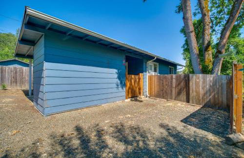 Cozy Roseburg Home with Fire Pit and Gas Grill! - Foto 26