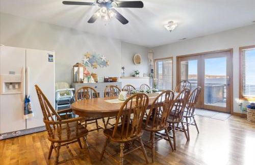 Lakefront Family Retreat w/ Views, Boat Slip - Foto 13