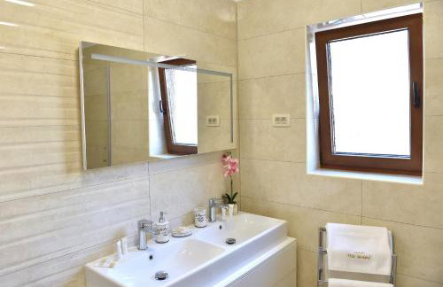 Villa Muskatel KRK -with heated covered pool - Photo 62