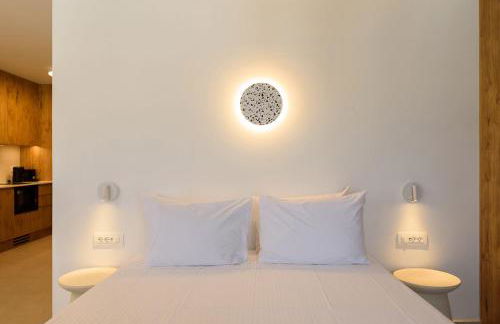 Azure Naousa - Photo 24