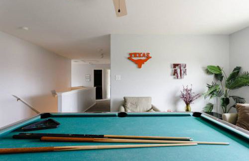 Amazing House with Pool, Arcade, Hot Tub and More - Accomodates 16 guests - Photo 13