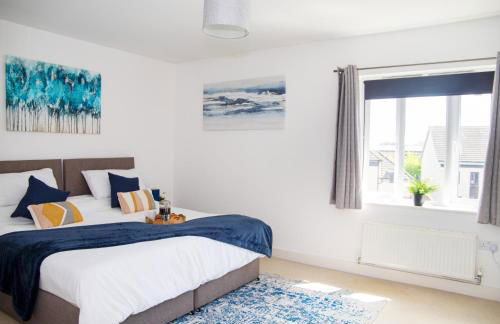 Lavish 4-Bedrooms with Modern Home Features - Guest 8 - Hi-Speed Wi-Fi - Luxury Garden - Private Ample Parking - Foto 42