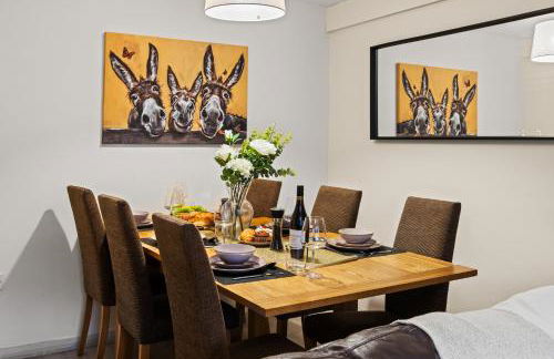 Forest View- Oasis Mural -Didsbury Zen Sleeps 10 - Photo 12