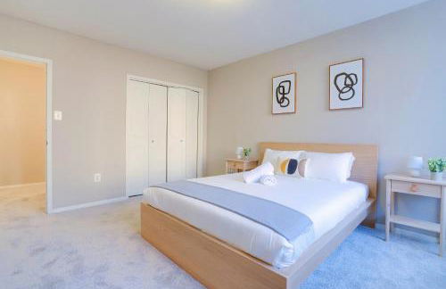 This Apt is Perfect For Business Trips or a Relaxing Vacation - Photo 10