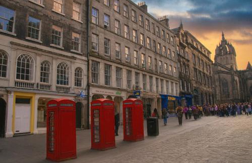 Be in the front row - Royal Mile 3 bedroom apartment - Photo 1