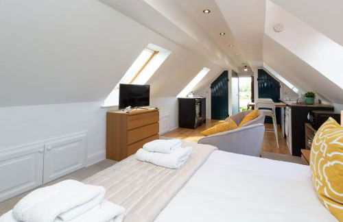 Stunning studio flat with dedicated private garden - Photo 13