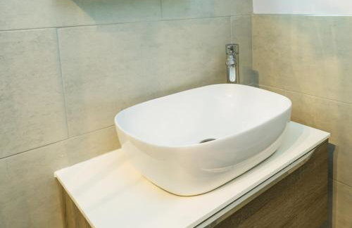 Modern 4-Bed Home Spacious & Comfortable - Pass the Keys - Foto 41