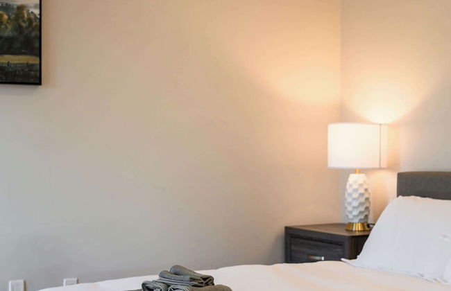 Luxury Estate With Sparkling Pool & Elegant Amenities - Foto 18