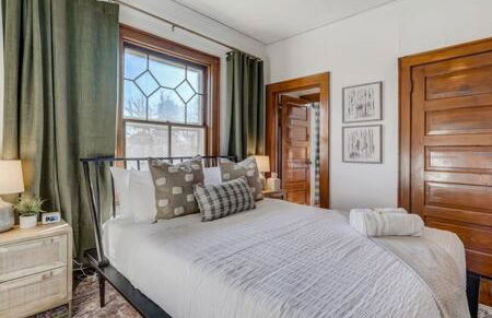 Noble Mansion 7 Bedrooms w Hot Tub Firepit & BBQ - Foto 29