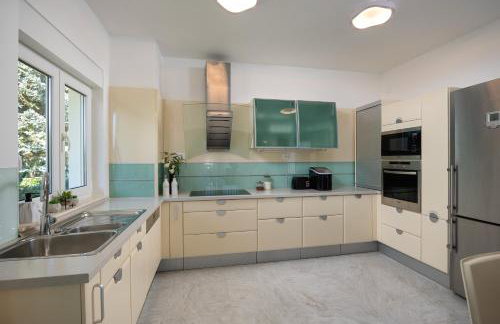 Luxury Villa Lovric with private heated pool, Jacuzzi, Sauna and private tavern - Foto 47