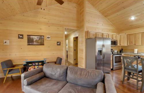New Serene, Fun & Comfy Cabin- Covered Deck, Grill, Arcade - Foto 9