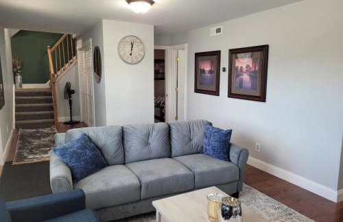 Nice house with private parking, king bed fenced yard - Foto 6