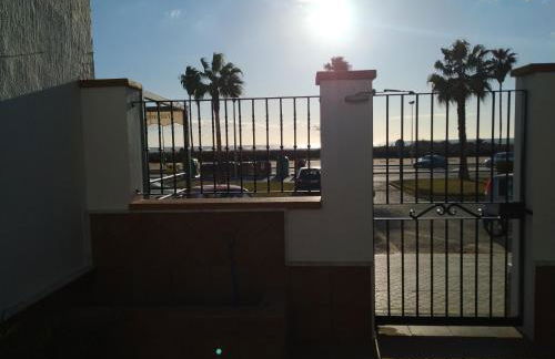 Apartamento primera linea de playa con gran patio, consultar disponibilidad de aparcamiento - Foto 12