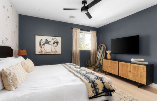 Heated Pool, Game Room, Outdoor Movies, Mins to Downtown, Sleeps 14 - Foto 18