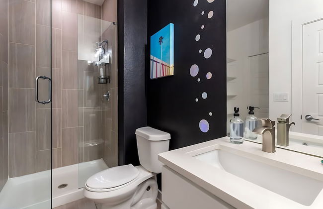 Pool Hottub Magic School Bus 5 Mins to Downtown - Photo 38