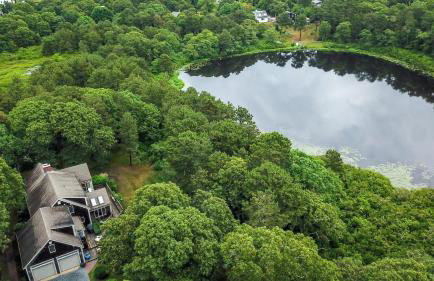 Spacious Home with Direct Pond Access! - Foto 47