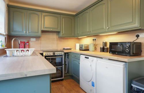 Stupton House, Large 3 Bed House that Sleeps 8 with Full Size Pool Table & FREE Parking - Hosted by Stay Host Save - Foto 51
