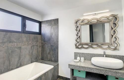 On the Wave by LovelyStay - Photo 19