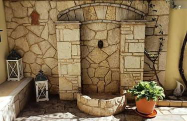 Detached house with a lovely yard 5' walk from Metro Station Agios Dimitrios and METRO MALL - Foto 3
