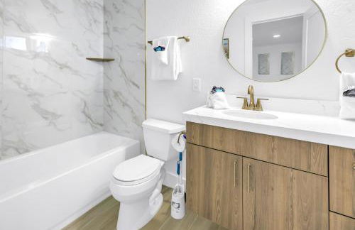 The Village Breeze 6BR with heated Pool, near Beach, 250ft to Siesta Key Village! - Foto 16