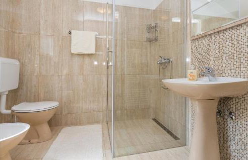 2 Bedroom Amazing Apartment In Kanfanar - Foto 22